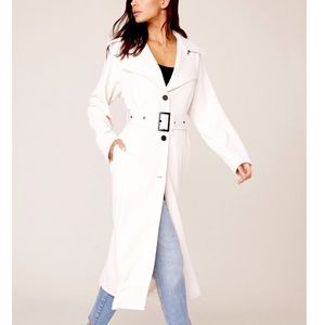 NWT Long Trenchcoat with Belt. Size medium. Off White. BB Dakota.